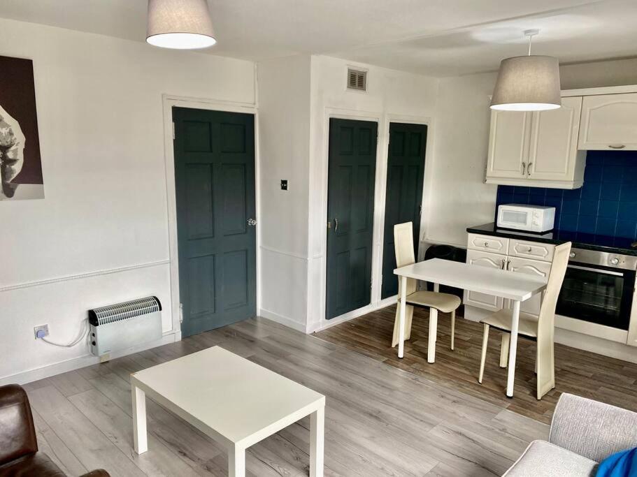 Chic Flat With Balcony Close To Merchant City Glasgow Dış mekan fotoğraf